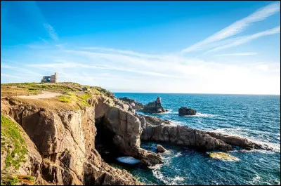Dans quel d&eacute;partement fran&ccedil;ais se situe la presqu'&icirc;le de Quiberon ?
