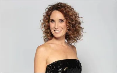 Sur quelle cha&icirc;ne Marie-Sophie Lacarrau pr&eacute;sente-t-elle le JT de 13h ?