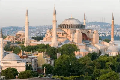 Dans quelle ville trouve-t-on la mosqu&eacute;e Sainte-Sophie ?
