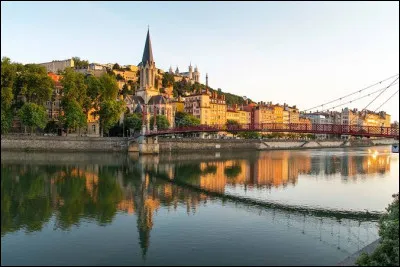 Quelle ville se situe dans le Rh&ocirc;ne ?