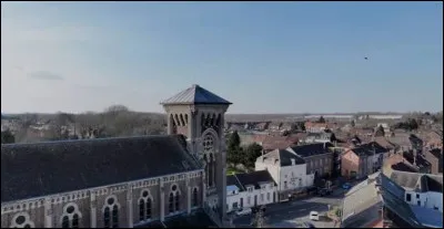 Quelle est cette ville de 5 900 habitants, situ&eacute;e dans l'agglom&eacute;ration de Valenciennes et frontali&egrave;re de la Belgique ?