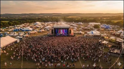 Chaque ann&eacute;e, o&ugrave; se tient la plus c&eacute;l&egrave;bre f&ecirc;te avec ses foires grasses ?