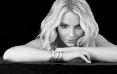 Le premier tube mondial de Britney Spears est "Toxic".