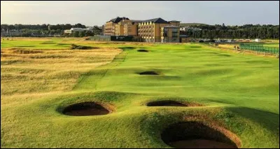 Dans quel pays ''Le Old Course &agrave; St Andrews'', l'un des plus anciens parcours de golf dans le monde est-il situ&eacute; ?