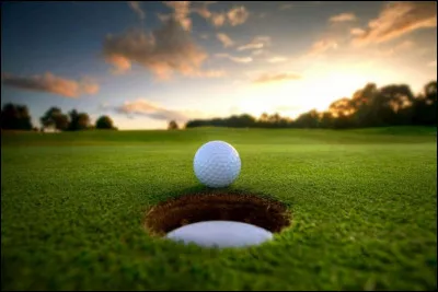 Combien de trous y a-t-il dans un parcours standard de golf ?