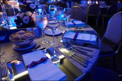 Quel est l'intrus &agrave; table ?