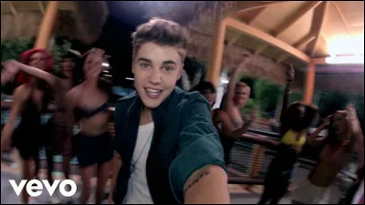 Termine les paroles : ''Yeah Young Money Nicki Minaj, Justin''...