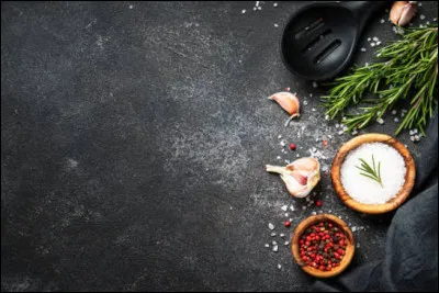 Dans la cuisine italienne, pourquoi le risotto n&eacute;cessite-t-il un riz riche en amidon comme l'arborio ou le carnaroli ?