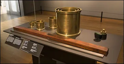 En quel m&eacute;tal de num&eacute;ro atomique 78 les &eacute;talons du m&egrave;tre et du kilogramme ont-ils &eacute;t&eacute; r&eacute;alis&eacute;s en 1799 ?