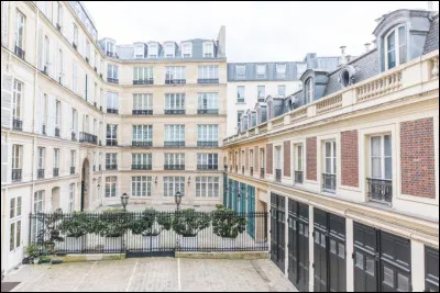 Quel quartier de Barcelone est r&eacute;put&eacute; pour son ambiance artistique et boh&egrave;me ?