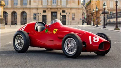 Alberto Ascari a remport&eacute; deux championnats du monde cons&eacute;cutifs avec Ferrari en 1952 et 1953.