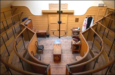 &Agrave; Londres, &agrave; quoi servait cette pi&egrave;ce am&eacute;nag&eacute;e en 1822, que l&rsquo;on peut visiter en p&eacute;n&eacute;trant dans le mus&eacute;e appel&eacute; Old Operating Theatre Museum ?