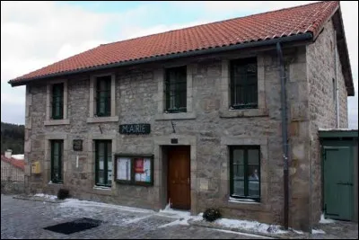 Je vous emm&egrave;ne dans le Forez, &agrave; Montarcher. Petit village de 63 habitants, en Auvergne-Rh&ocirc;ne-Alpes, il se situe dans le d&eacute;partement ...