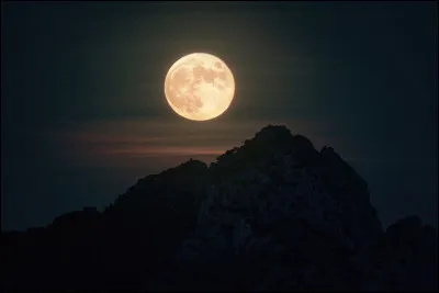 La Lune poss&egrave;de une atmosph&egrave;re aussi dense que celle de la Terre.