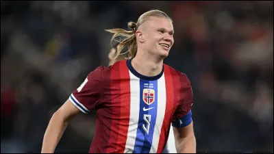 Quel exploit in&eacute;dit Erling Haaland a-t-il r&eacute;alis&eacute; concernant les distinctions individuelles de la Premier League &agrave; la fin de la saison 2022-2023 ?