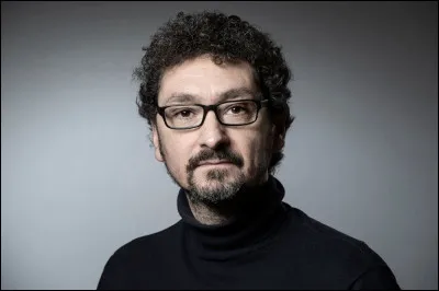 Qui est cet &eacute;crivain, auteur du roman ''Num&eacute;ro deux'' ?