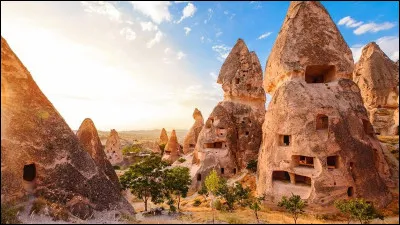 Class&eacute; au patrimoine mondial de l&rsquo;UNESCO, le mus&eacute;e &agrave; ciel ouvert de G&ouml;reme, situ&eacute; en Turquie, offre une exp&eacute;rience unique. Que peuvent d&eacute;couvrir les visiteurs dans cet &eacute;tonnant complexe monastique troglodytique ?