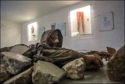 Mettant en lumi&egrave;re les rituels et croyances du folklore magique local, dans quel pays du nord de l&rsquo;Europe se situe le Mus&eacute;e de la sorcellerie et de la magie ?