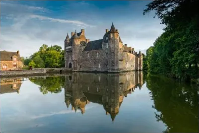 Quelle for&ecirc;t myst&eacute;rieuse est hant&eacute;e par le souvenir du Roi Arthur, de la F&eacute;e Viviane et de l'Enchanteur Merlin ?
