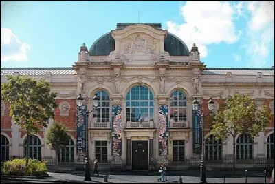 Quelle manufacture est r&eacute;put&eacute;e pour sa production de tapisseries ?