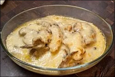 Dans la recette du poulet &agrave; la comtoise, quel fromage y trouve-t-on ?