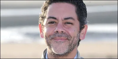 Qui est cet humoriste/acteur qui tient le premier r&ocirc;le dans le film ''Un d&eacute;but prometteur'' ?