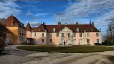 Nous faisons une halte au ch&acirc;teau de Torpes. Commune de la m&eacute;tropole Bisontine, elle se situe dans le d&eacute;partement ...