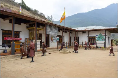 Dans quel pays d'Asie le bonheur est-il une mati&egrave;re officielle &eacute;valu&eacute;e &agrave; l'&eacute;cole ?