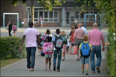 Qui interpr&egrave;te l&rsquo;&eacute;cole est finie ?