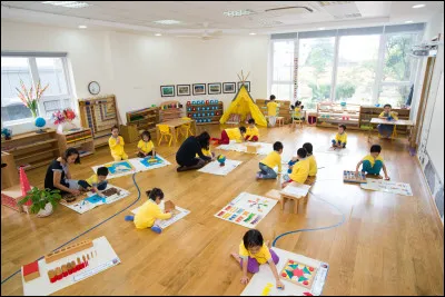 Quels &eacute;tablissements scolaires sont centr&eacute;s sur le rythme naturel et l'autonomie de l'enfant ?