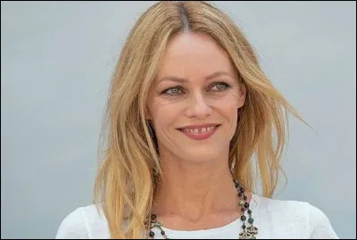 Quel &acirc;ge avait la chanteuse Vanessa Paradis quand elle a interpr&eacute;t&eacute; pour la premi&egrave;re fois la chanson "Joe le Taxi" ?