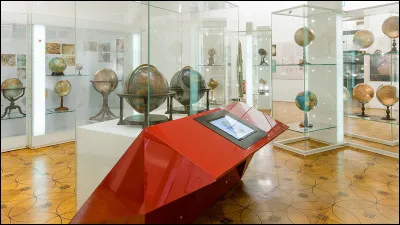 Le Mus&eacute;e des Globes de Vienne est le seul mus&eacute;e public au monde enti&egrave;rement consacr&eacute; aux globes terrestres, c&eacute;lestes et plan&eacute;taires. De quel c&eacute;l&egrave;bre cartographe du XVIᵉ si&egrave;cle peut-on notamment admirer des pi&egrave;ces d&rsquo;exception ?