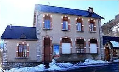 Notre balade du jour d&eacute;marre en Occitanie, &agrave; Adervielle-Pouchergues. Village de l'arrondissement de Bagn&egrave;res-de-Bigorre, sur les bords de la Neste de Louron, il se situe dans le d&eacute;partement ...