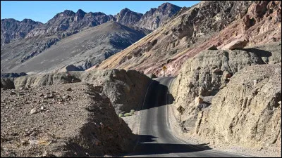 Dans quel &eacute;tat se situe la Vall&eacute;e de la Mort, qui est l'un des endroits les plus chauds de la plan&egrave;te ?