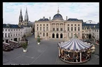 Quel nom porte la ville de Ch&acirc;lons-sur-Marne depuis la fin des ann&eacute;es 90 ?