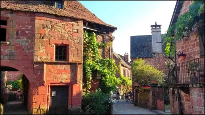Quel est ce village qui est c&eacute;l&egrave;bre pour ses maisons anciennes en gr&egrave;s rouge, dont la couleur figure dans le nom ?