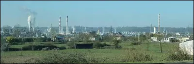Dans la r&eacute;gion de Lacq, quel gisement a-t-on d&eacute;couvert dans les ann&eacute;es 50 ?