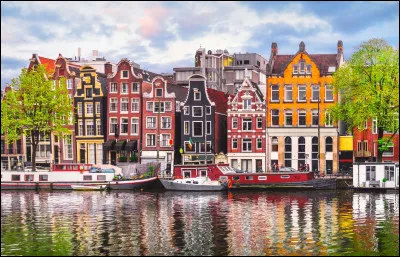 Dans la chanson "Amsterdam", quels professionnels sont chant&eacute;s par Jacques Brel ?