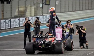 Max Verstappen a remport&eacute; son premier titre mondial en 2021.