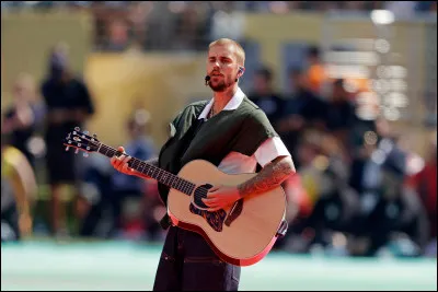 J - Chanteur canadien, star internationale, il chante "STAY", "Sorry", "Beauty And A Beat" et "Baby". C'est...