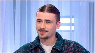 P - Ce jeune chanteur ayant particip&eacute; &agrave; la ''Star Academy'' chante "Ceux qu'on &eacute;tait" et "L'horizon". C'est...