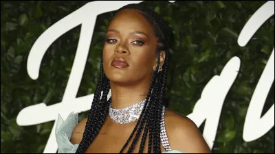 R - Artiste tr&egrave;s c&eacute;l&egrave;bre, elle chante "We Found Love" et "Diamonds", c'est...