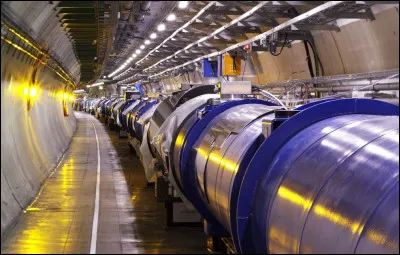 Quel est le nom de cet instrument qui utilise des champs &eacute;lectriques ou magn&eacute;tiques pour amener des particules charg&eacute;es &eacute;lectriquement &agrave; des vitesses &eacute;lev&eacute;es ?
