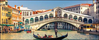 Il pourrait &ecirc;tre de Venise, mais celui-ci n'est pas musical ; quel est ce mat&eacute;riel ?