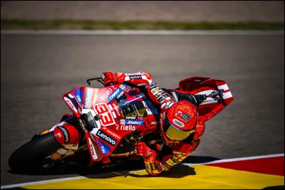 Dans quelle cat&eacute;gorie Marc M&aacute;rquez a-t-il remport&eacute; son premier titre mondial ?