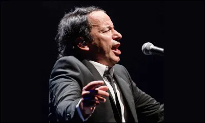 Qui est ce chanteur belge, connu pour ses textes po&eacute;tiques puissants et ses interpr&eacute;tations sur sc&egrave;ne d'une immense intensit&eacute; ?