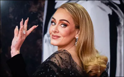 Elle est connue pour sa voix puissante et ses chansons d'amour m&eacute;lancoliques. Qui est-ce ?