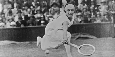 Suzanne Lenglen remporta 8 fois le tournoi de Wimbledon entre 1919 et 1925.