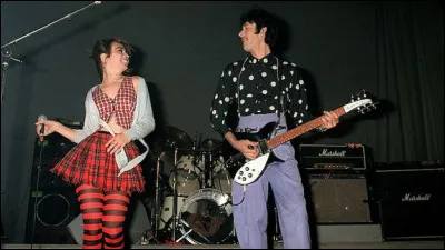 Pour finir, quel est ce duo musical des ann&eacute;es 80 dont la chanteuse vient de nous quitter ?