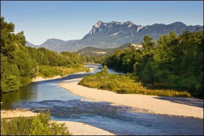D - Je suis le seul d&eacute;partement se situant en Auvergne-Rh&ocirc;ne-Alpes commen&ccedil;ant par la lettre &laquo;&nbsp;D&nbsp;&raquo;.Qui suis-je ?